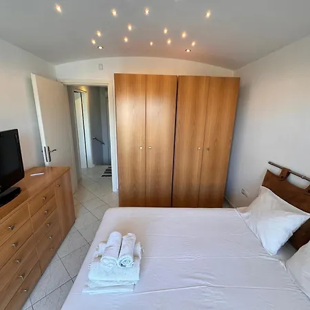 Willa Samaras Flogita